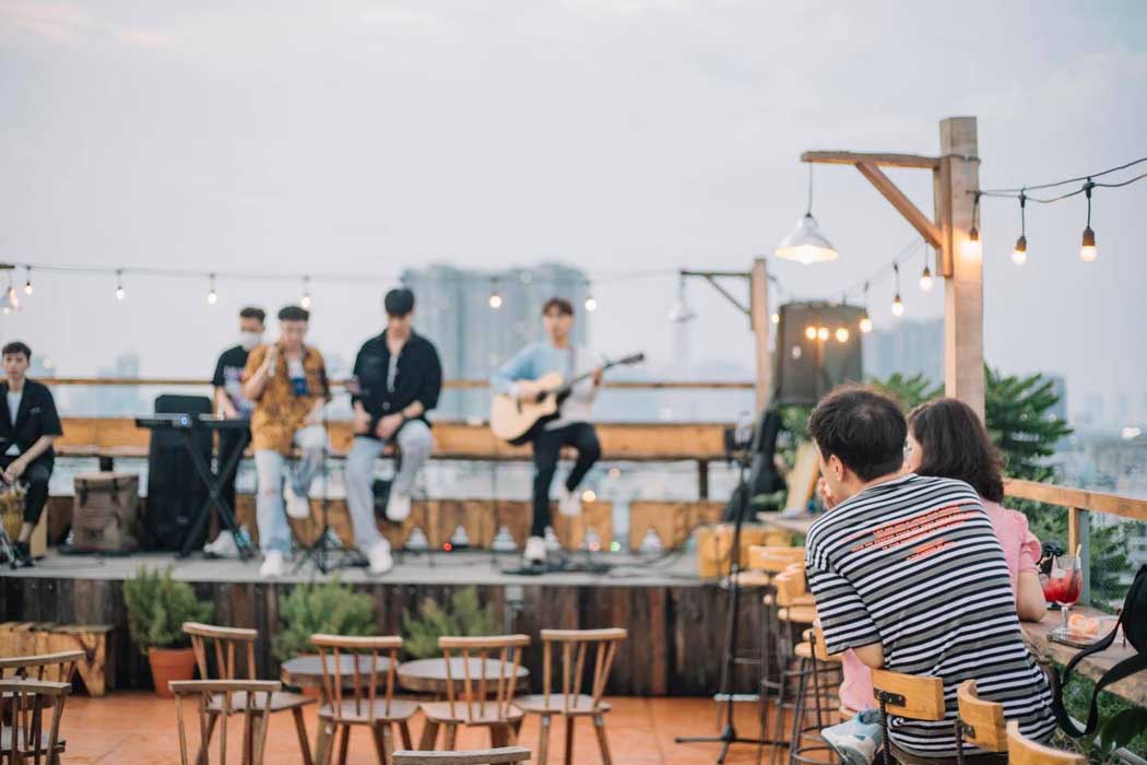 kinh nghiệm mở quán cafe acoustic thu hút khách hàng