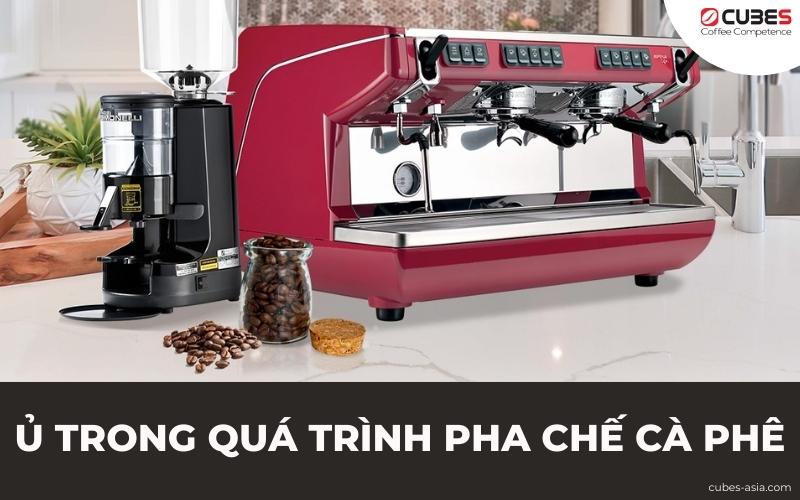 Ủ cà phê trong quá trình pha chế cà phê